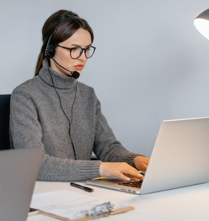 How Virtual Assistants Help Small Businesses Save Time and Reduce Operating Costs